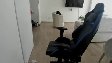 Snapshot of myboss_ chatting on October 9, 2025, 5:55 pm myboss_ online show from October 9, 2025, 5:55 pm