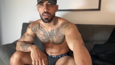 Myke esthetic online show from March 10, 2025, 1:23 am