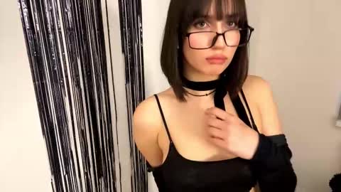 Snapshot of mylittlemolly chatting on November 19, 2025, 1:00 pm mylittlemolly online show from November 19, 2025, 1:00 pm