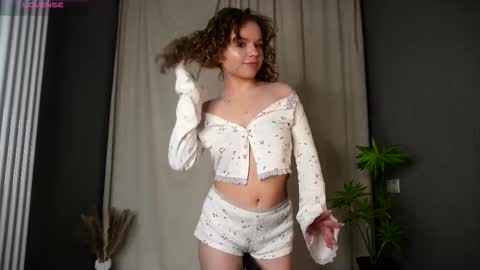 Snapshot of mymonique chatting on March 21, 2026, 8:23 pm Monique with Curls online show from March 21, 2026, 8:23 pm