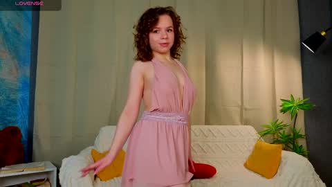 Snapshot of mymonique chatting on April 1, 2026, 6:58 am Monique with Curls online show from April 1, 2026, 6:58 am