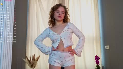 Snapshot of mymonique chatting on April 8, 2026, 6:13 am Monique with Curls online show from April 8, 2026, 6:13 am