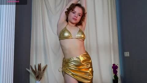 Snapshot of mymonique chatting on April 9, 2026, 6:19 am Monique with Curls online show from April 9, 2026, 6:19 am