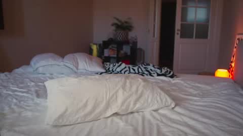 Snapshot of mynaughtynights chatting on May 8, 2026, 1:05 pm Sima online show from May 8, 2026, 1:05 pm