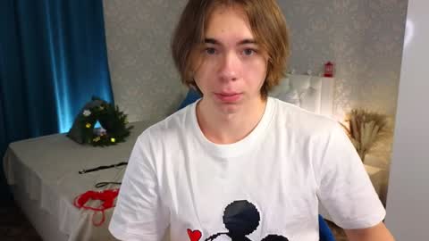 Mickey online show from December 25, 2024, 9:43 pm