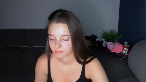 Leya online show from November 15, 2025, 7:54 pm