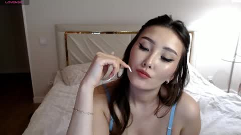 mysticsirenn online show from January 24, 2025, 7:41 am