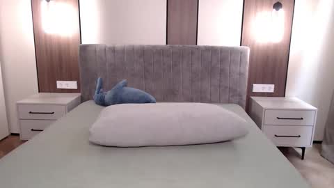 mysticsirenn online show from November 8, 2025, 9:31 am