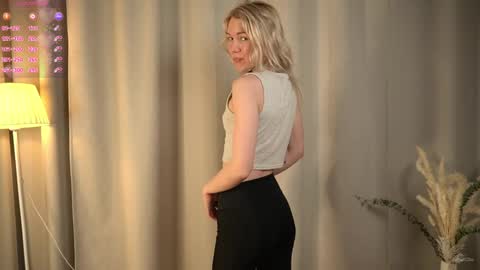 Snapshot of myviolet_rush chatting on March 2, 2026, 7:32 pm Olivia or just olive online show from March 2, 2026, 7:32 pm