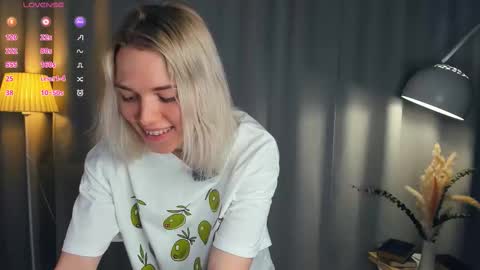 Snapshot of myviolet_rush chatting on March 21, 2026, 7:28 pm Olivia or just olive online show from March 21, 2026, 7:28 pm