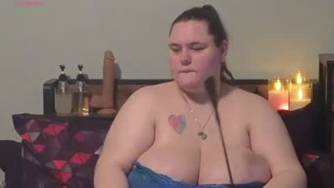 Mzjuicybootay online show from December 1, 2025, 3:28 pm