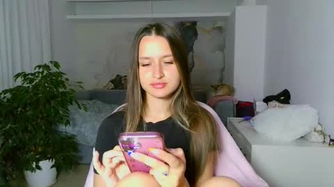 Snapshot of n0names chatting on June 7, 2026, 7:39 pm Eva online show from June 7, 2026, 7:39 pm