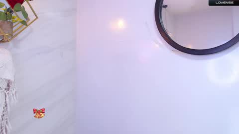 Snapshot of naamah_b chatting on December 6, 2024, 1:44 pm naamah_b online show from December 6, 2024, 1:44 pm