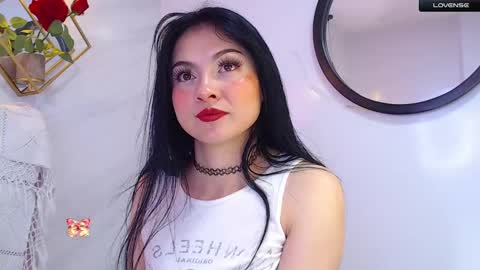 Snapshot of naamah_b chatting on December 6, 2024, 5:11 pm naamah_b online show from December 6, 2024, 5:11 pm