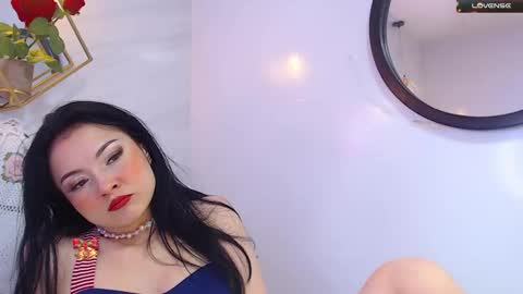 Snapshot of naamah_b chatting on December 7, 2024, 1:29 pm naamah_b online show from December 7, 2024, 1:29 pm