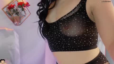 Snapshot of naamah_b chatting on September 10, 2025, 2:28 pm naamah_b online show from September 10, 2025, 2:28 pm