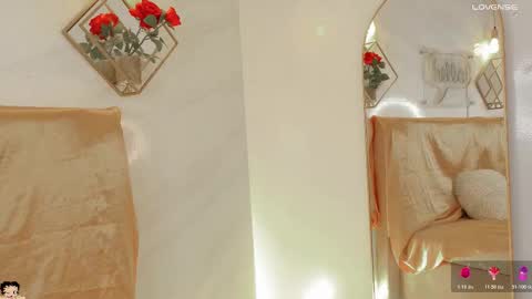 naamah_b online show from February 7, 2026, 2:32 pm