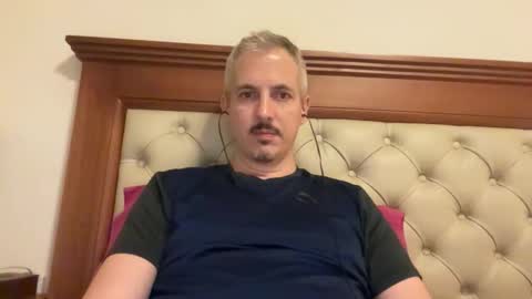 Snapshot of naco20l chatting on December 3, 2025, 2:41 am naco20l online show from December 3, 2025, 2:41 am