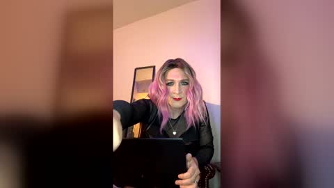 nadia_crivello online show from December 23, 2025, 12:52 am