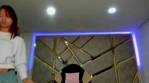 Snapshot of nahia_low chatting on February 20, 2025, 3:01 am  Valeria  online show from February 20, 2025, 3:01 am