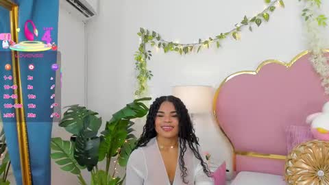 NahiaraReina  online show from September 12, 2025, 2:06 pm