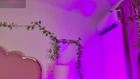Snapshot of nahiarareina chatting on May 20, 2026, 1:28 pm NahiaraReina online show from May 20, 2026, 1:28 pm