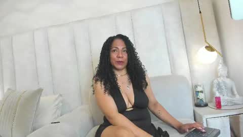 Snapshot of nahomi_dominique chatting on June 24, 2026, 1:10 pm Nahomi Dominique online show from June 24, 2026, 1:10 pm