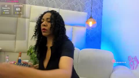 Snapshot of nahomi_dominique chatting on July 4, 2026, 12:33 pm Nahomi Dominique online show from July 4, 2026, 12:33 pm