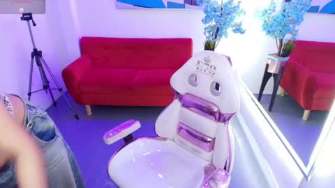 Snapshot of nahomi_velmont chatting on June 1, 2026, 12:40 pm nahomi_velmont online show from June 1, 2026, 12:40 pm