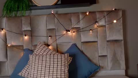  VICTORIA  online show from March 3, 2026, 7:42 pm