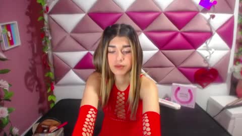 NahomiConnorr online show from January 17, 2025, 4:04 pm