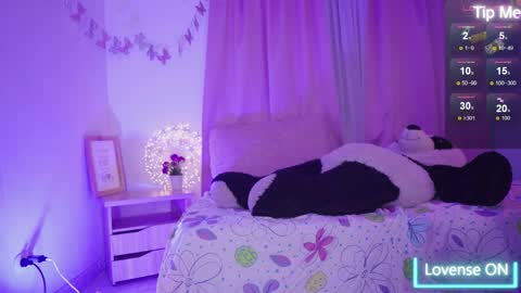 nahomy 2308 online show from April 9, 2026, 11:37 am