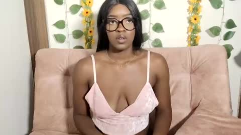 Snapshot of nahomy_smiiths chatting on June 24, 2026, 7:35 pm Nahomy online show from June 24, 2026, 7:35 pm