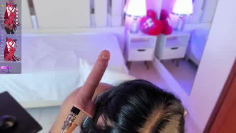 Nahomy Roberts online show from October 6, 2025, 12:13 pm