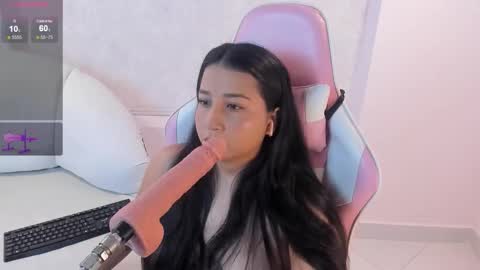 Nahomy Roberts online show from March 15, 2026, 9:04 am