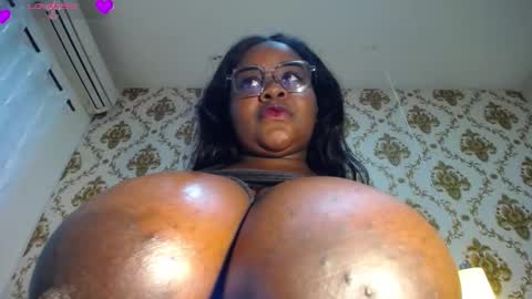 Snapshot of nahybig_boobs chatting on October 10, 2025, 9:36 pm Karatbby online show from October 10, 2025, 9:36 pm