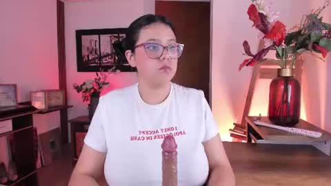 Snapshot of naiara_dreams chatting on July 28, 2026, 2:29 am naiara_dreams online show from July 28, 2026, 2:29 am