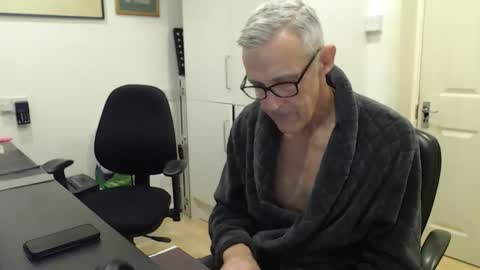 nakedcarpenteruk online show from March 9, 2026, 2:54 pm
