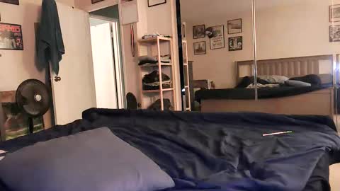 nakedmonkey online show from March 6, 2026, 2:19 am