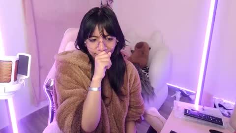 nami_usagi online show from September 10, 2025, 4:18 pm