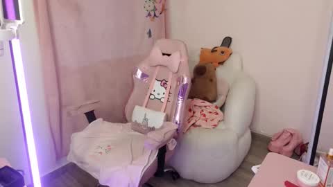 nami_usagi online show from November 13, 2025, 2:49 pm