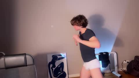 Snapshot of namiraaxel chatting on December 13, 2024, 8:47 pm Georges online show from December 13, 2024, 8:47 pm