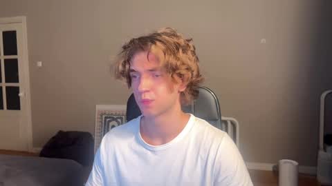 Snapshot of namiraaxel chatting on January 13, 2025, 9:31 pm Georges online show from January 13, 2025, 9:31 pm