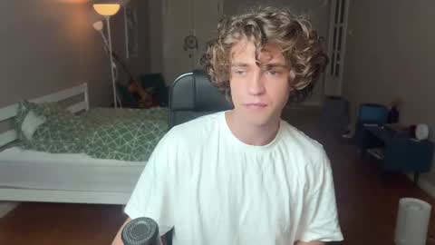 Snapshot of namiraaxel chatting on February 14, 2025, 3:15 pm Georges online show from February 14, 2025, 3:15 pm