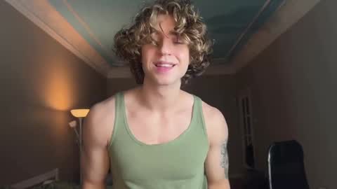 Snapshot of namiraaxel chatting on February 18, 2025, 9:20 pm Georges online show from February 18, 2025, 9:20 pm