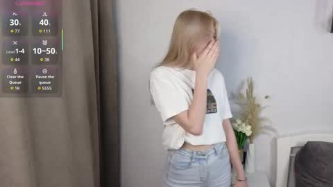 Hello im Lola online show from December 20, 2025, 3:35 am