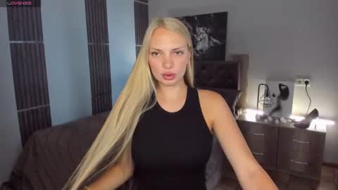 Snapshot of nancysummer chatting on July 20, 2026, 10:18 am NancySummer online show from July 20, 2026, 10:18 am