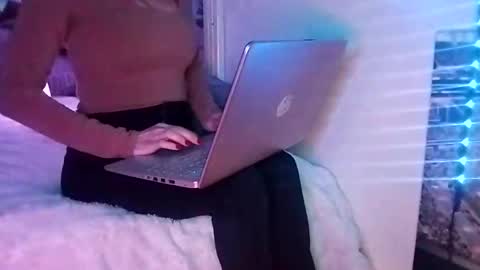 nancyybonita online show from January 18, 2025, 2:36 am