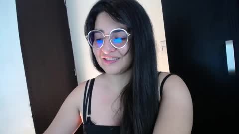 Snapshot of nani_gutierrez chatting on March 8, 2025, 11:49 pm Nani online show from March 8, 2025, 11:49 pm