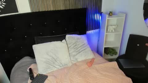 Snapshot of nanny_cute chatting on October 8, 2025, 4:21 am NANY online show from October 8, 2025, 4:21 am